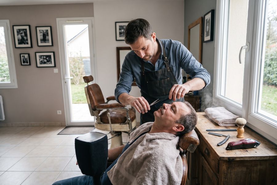 Entretien moustache — Barbier