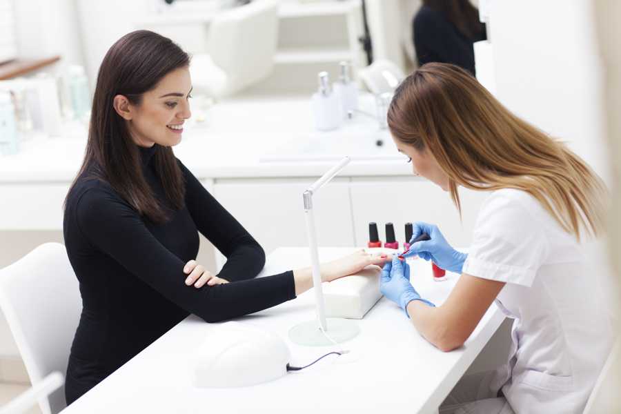 Pose de vernis semi-permanent — Manucure