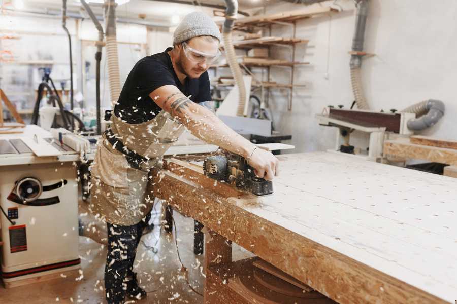 Travaux de charpente légère — Menuisier
