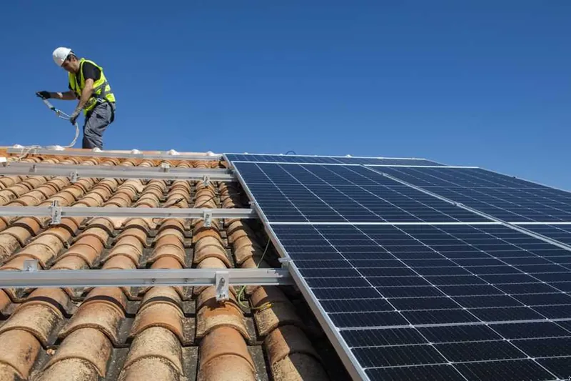 Installation de panneaux photovoltaïques — Installateur de panneaux solaires