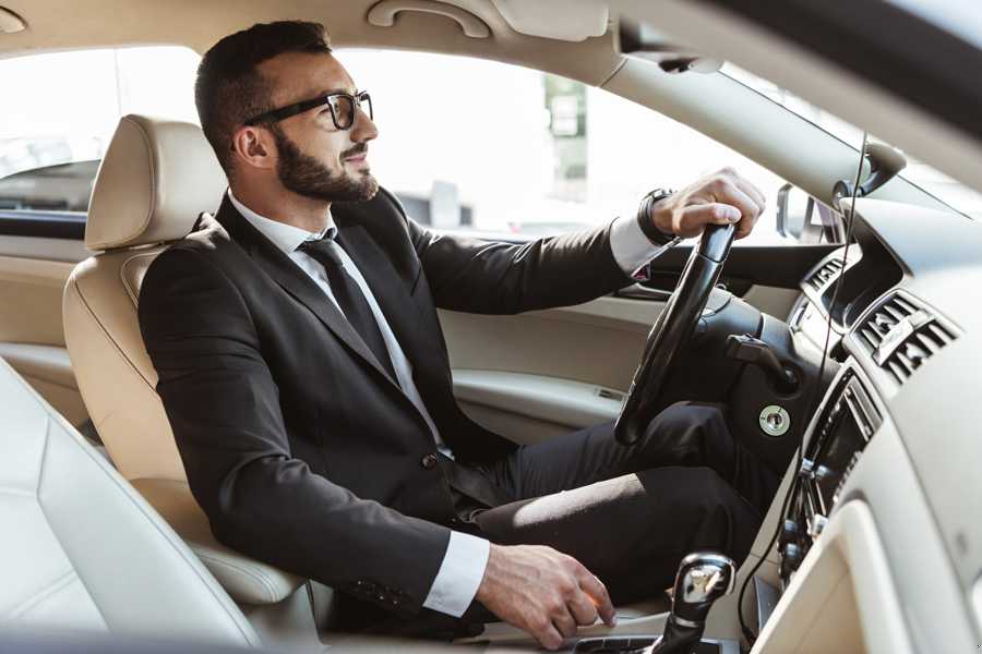 Chauffeur VTC à proximité de Aignes-et-Puypéroux (16190) | Charente (16) : Réservation de VTC en ligne, transfert aeroport, service VTC de luxe tous types de vehicules.