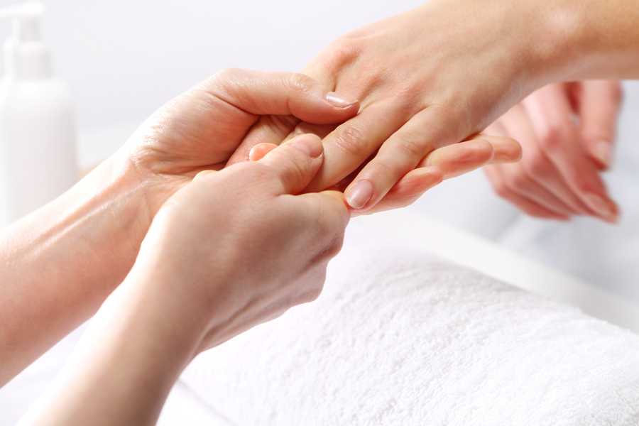 Onglerie à domicile à  Manche (50)